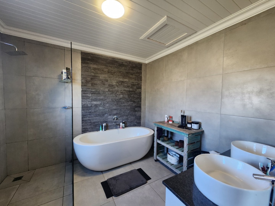 4 Bedroom Property for Sale in Blanco Western Cape